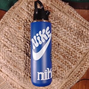 NWT Nike University 32 Oz. Water Bottle